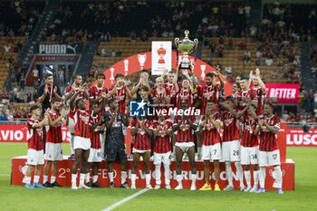 2024-08-13 - milan team put in the sky of Milano the cup of vTrofeo Berlusconi at the end of AC Milan vs AC Monza , 2° edition of 