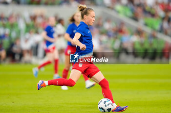 2024-10-24 - United States defender Emily Sonnett (14) passes the ball - USA WOMEN VS ICELAND WOMEN - FRIENDLY MATCH - SOCCER