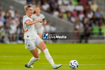 2024-10-24 - Iceland forward Dilja Yr Zomers (9) passes the ball - USA WOMEN VS ICELAND WOMEN - FRIENDLY MATCH - SOCCER