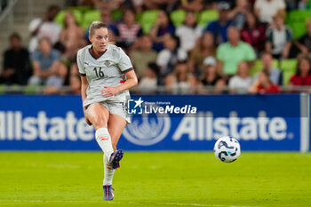 2024-10-24 - Iceland midfielder Hildur Antonsdottir (16) passes the ball - USA WOMEN VS ICELAND WOMEN - FRIENDLY MATCH - SOCCER