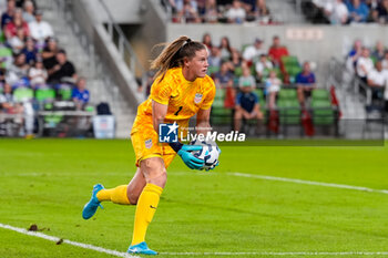 2024-10-24 - United States goalkeeper Alyssa Naeher (1) makes a stop - USA WOMEN VS ICELAND WOMEN - FRIENDLY MATCH - SOCCER