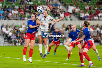 2024-10-24 - Iceland midfielder Hildur Antonsdottir (16) heads the ball against United States midfielder Sam Coffey (17) - USA WOMEN VS ICELAND WOMEN - FRIENDLY MATCH - SOCCER