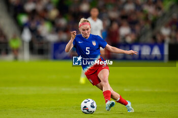 2024-10-24 - United States defender Jenna Nighswonger (5) moves the ball - USA WOMEN VS ICELAND WOMEN - FRIENDLY MATCH - SOCCER