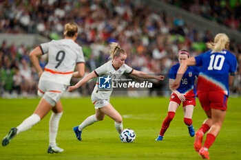 2024-10-24 - Iceland midfielder Berglind Ros Agustsdottir (2) moves the ball - USA WOMEN VS ICELAND WOMEN - FRIENDLY MATCH - SOCCER