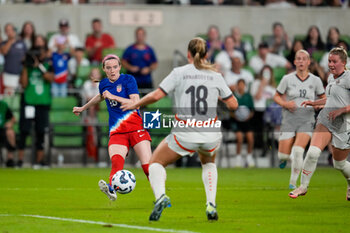 2024-10-24 - United States midfielder Rose Lavelle (16) passes the ball as Iceland defender Guorun Arnardottir (18) defends - USA WOMEN VS ICELAND WOMEN - FRIENDLY MATCH - SOCCER