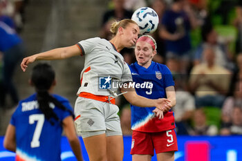 2024-10-24 - Iceland forward Dilja Yr Zomers (9) heads the ball over United States defender Jenna Nighswonger (5) - USA WOMEN VS ICELAND WOMEN - FRIENDLY MATCH - SOCCER