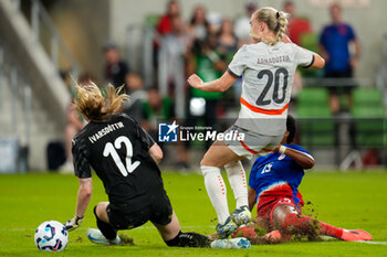 2024-10-24 - United States forward Jaedyn Shaw (15) slides a ball past Iceland goalkeeper Telma Ivarsdottir (12) and defender Guony Arnadottir (20) for an 85th-minute goal - USA WOMEN VS ICELAND WOMEN - FRIENDLY MATCH - SOCCER