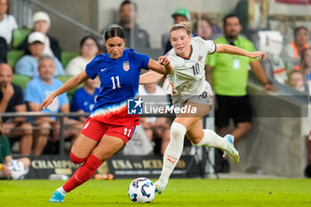 2024-10-24 - United States forward Sophia Smith (11) moves the ball against Iceland midfielder Karolina Lea Vilhjalmsdottir (10) - USA WOMEN VS ICELAND WOMEN - FRIENDLY MATCH - SOCCER