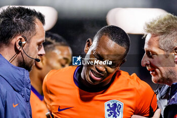 2024-11-18 - Neraysho Kasanwirjo of Netherlands injured during the U21 International Friendly football match between Netherlands and England on November 18, 2024 at Yanmar Stadion in Almere, Netherlands - FOOTBALL - UNDER 21 FRIENDLY GAME - NETHERLANDS V ENGLAND - FRIENDLY MATCH - SOCCER