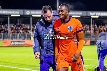 2024-11-18 - Neraysho Kasanwirjo of Netherlands injured during the U21 International Friendly football match between Netherlands and England on November 18, 2024 at Yanmar Stadion in Almere, Netherlands - FOOTBALL - UNDER 21 FRIENDLY GAME - NETHERLANDS V ENGLAND - FRIENDLY MATCH - SOCCER