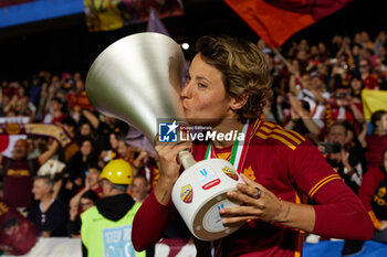 2024-05-24 - Valentina Giacinti of Roma celebrates victory kissing the Trophy at the end of the the Italy Cup women final match between AS Roma Women and AC Fiorentina Women at Stadio Dino Manuzzi on May 24, 2024 in Cesena, Italy. ©Photo: Cinzia Camela. - FINAL - AS ROMA VS ACF FIORENTINA - WOMEN ITALIAN CUP - SOCCER