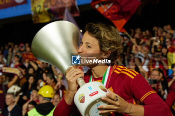 2024-05-24 - Valentina Giacinti of Roma celebrates victory kissing the Trophy at the end of the the Italy Cup women final match between AS Roma Women and AC Fiorentina Women at Stadio Dino Manuzzi on May 24, 2024 in Cesena, Italy. ©Photo: Cinzia Camela. - FINAL - AS ROMA VS ACF FIORENTINA - WOMEN ITALIAN CUP - SOCCER