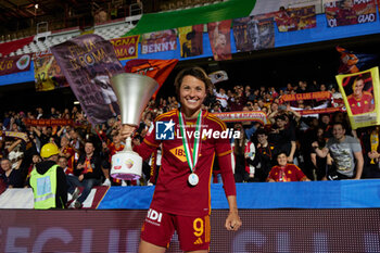 2024-05-24 - Valentina Giacinti of Roma celebrates victory with the Trophy at the end of the the Italy Cup women final match between AS Roma Women and AC Fiorentina Women at Stadio Dino Manuzzi on May 24, 2024 in Cesena, Italy. ©Photo: Cinzia Camela. - FINAL - AS ROMA VS ACF FIORENTINA - WOMEN ITALIAN CUP - SOCCER