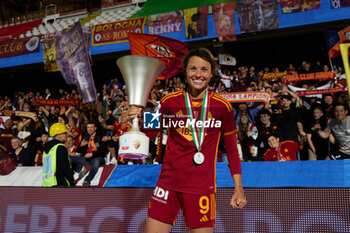 2024-05-24 - Valentina Giacinti of Roma celebrates victory with the Trophy at the end of the the Italy Cup women final match between AS Roma Women and AC Fiorentina Women at Stadio Dino Manuzzi on May 24, 2024 in Cesena, Italy. ©Photo: Cinzia Camela. - FINAL - AS ROMA VS ACF FIORENTINA - WOMEN ITALIAN CUP - SOCCER