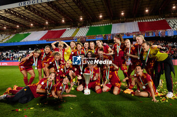 2024-05-24 - AS Roma players celebrate with the Trophy after winning the match between AS Roma v ACF Fiorentina at Dino Manuzzi Stadium on May 24, 2024 in Cesena, Italy. ©Photo: Cinzia Camela. - FINAL - AS ROMA VS ACF FIORENTINA - WOMEN ITALIAN CUP - SOCCER