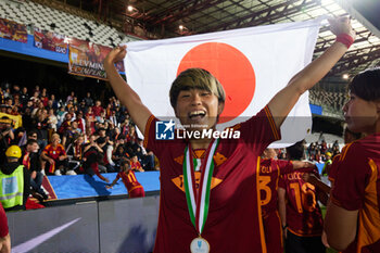 2024-05-24 - Moeka Minami of AS Roma celebrates with the Japanese flag after winning the Women Italy Cup match against ACF Fiorentina at Dino Manuzzi Stadium on May 24, 2024 in Cesena, Italy. ©Photo: Cinzia Camela. - FINAL - AS ROMA VS ACF FIORENTINA - WOMEN ITALIAN CUP - SOCCER