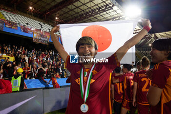 2024-05-24 - Moeka Minami of AS Roma celebrates with the Japanese flag after winning the Women Italy Cup match against ACF Fiorentina at Dino Manuzzi Stadium on May 24, 2024 in Cesena, Italy. ©Photo: Cinzia Camela. - FINAL - AS ROMA VS ACF FIORENTINA - WOMEN ITALIAN CUP - SOCCER