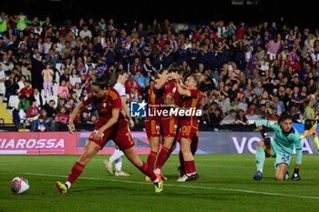 2024-05-24 - AS Roma players Valentina Giacinti and Giada Greggi celebrate while Rachele Baldi of Fiorentina is looking at them, during the match between AS Roma v ACF Fiorentina at Dino Manuzzi Stadium on May 24, 2024 in Cesena, Italy. ©Photo: Cinzia Camela. - FINAL - AS ROMA VS ACF FIORENTINA - WOMEN ITALIAN CUP - SOCCER