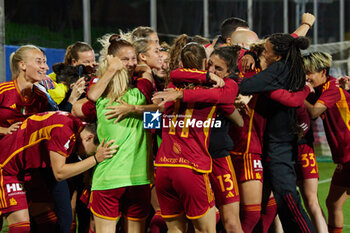 2024-05-24 - Manuela Giugliano, Sanne Troelsgaard Alaya Pilgrim, Camelia Caesar, Elena Linari, Elisa Bartoli and all the team of Roma celebrate for winning the Italian Cup during the Italy Cup women final match between AS Roma Women and AC Fiorentina Women at Stadio Dino Manuzzi on May 24, 2024 in Cesena, Italy. ©Photo: Cinzia Camela. - FINAL - AS ROMA VS ACF FIORENTINA - WOMEN ITALIAN CUP - SOCCER