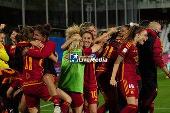 2024-05-24 - Manuela Giugliano, Sanne Troelsgaard Alaya Pilgrim, Camelia Caesar, Emilie Haavi, captain Elisa Bartoli, Benedetta Glionna, Saki Kumagai of Roma celebrate for winning the Italian Cup during the Italy Cup women final match between AS Roma Women and AC Fiorentina Women at Stadio Dino Manuzzi on May 24, 2024 in Cesena, Italy. ©Photo: Cinzia Camela. - FINAL - AS ROMA VS ACF FIORENTINA - WOMEN ITALIAN CUP - SOCCER