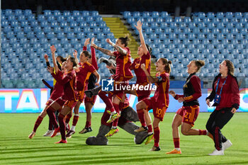 2024-05-24 - As Roma team celebrate for winning the Italian Cup during the Italy Cup women final match between AS Roma Women and AC Fiorentina Women at Stadio Dino Manuzzi on May 24, 2024 in Cesena, Italy. ©Photo: Cinzia Camela. - FINAL - AS ROMA VS ACF FIORENTINA - WOMEN ITALIAN CUP - SOCCER