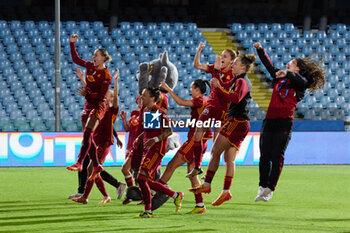 2024-05-24 - AS Roma players celebrate the win after the Women Supercup match betweeen AS Roma and ACF Fiorentina at Dino Manuzzi Stadium on May 24, 2024 in Cesena, Italy. ©Photo: Cinzia Camela. - FINAL - AS ROMA VS ACF FIORENTINA - WOMEN ITALIAN CUP - SOCCER