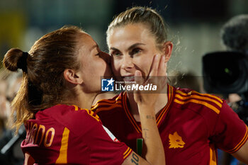 2024-05-24 - Manuela Giugliano kiss Emilie Haavi of Roma celebrating the winning of the Italian Cup during the Italy Cup women final match between AS Roma Women and AC Fiorentina Women at Stadio Dino Manuzzi on May 24, 2024 in Cesena, Italy. ©Photo: Cinzia Camela. - FINAL - AS ROMA VS ACF FIORENTINA - WOMEN ITALIAN CUP - SOCCER