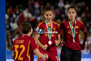 2024-05-24 - (L-R) Elena Linari, Manuela Giugliano and Claudia Ciccotti of Roma celebrate the winning of the Italian Cup during the Italy Cup women final match between AS Roma Women and AC Fiorentina Women at Stadio Dino Manuzzi on May 24, 2024 in Cesena, Italy. ©Photo: Cinzia Camela. - FINAL - AS ROMA VS ACF FIORENTINA - WOMEN ITALIAN CUP - SOCCER