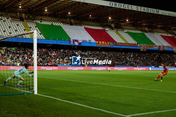 2024-05-24 - Manuela Giugliano of Roma kick the penalty during the Italy Cup women final match between AS Roma Women and AC Fiorentina Women at Stadio Dino Manuzzi on May 24, 2024 in Cesena, Italy. ©Photo: Cinzia Camela. - FINAL - AS ROMA VS ACF FIORENTINA - WOMEN ITALIAN CUP - SOCCER