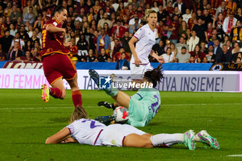 2024-05-24 - Evelyne Viens of AS Roma, and goalkeeper Rachele Baldi of ACF Fiorentina, compete for the ball during the match between AS Roma v ACF Fiorentina at Dino Manuzzi Stadium on May 24, 2024 in Cesena, Italy. ©Photo: Cinzia Camela. - FINAL - AS ROMA VS ACF FIORENTINA - WOMEN ITALIAN CUP - SOCCER