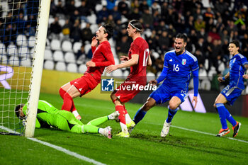 2024-03-26 - Italy’s Sebastiano Desplanches saves the ball of penalty kick - EURO 2025 U21 - QUALIFYING - ITALY VS TURKEY - UEFA EUROPEAN - SOCCER