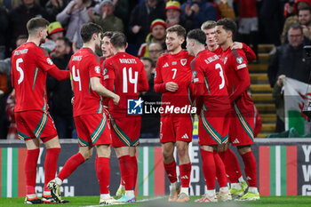 2024-03-21 - Brennan Johnson (R) of Wales celebrates his goal 3-1 with teammates during the UEFA Euro 2024, Play-off football match between Wales and Finland on 21 March 2024 at Cardiff City Stadium in Cardiff, Wales - FOOTBALL - EURO 2024 - PLAY OFF - WALES V FINLAND - UEFA EUROPEAN - SOCCER