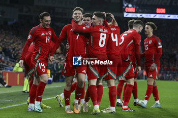 2024-03-21 - David Brooks (7) of Wales celebrates his goal 1-0 with teammates during the UEFA Euro 2024, Play-off football match between Wales and Finland on 21 March 2024 at Cardiff City Stadium in Cardiff, Wales - FOOTBALL - EURO 2024 - PLAY OFF - WALES V FINLAND - UEFA EUROPEAN - SOCCER