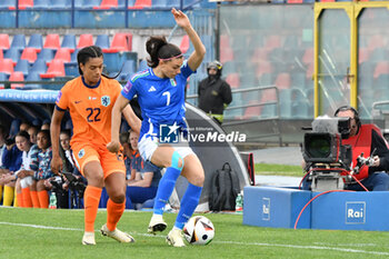 2024-04-05 - Italy's Agnese Bonfantini in action against Netherlands's Esmee Brugts during the Women's European Qualifiers 2025 match 
Italy vs Us Netherlands at the Gigi Marulla Stadium in Cosenza, Italy on 
April 5, 2024 - WOMEN'S EURO 2025 - ITALY VS NETHERLANDS - UEFA EUROPEAN - SOCCER