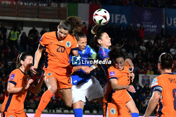 2024-04-05 - Italy's Elena Linari in action against Netherlands Dominique Janssen during the Women's European Qualifiers 2025 match 
Italy vs Us Netherlands at the Gigi Marulla Stadium in Cosenza, Italy on 
April 5, 2024 - WOMEN'S EURO 2025 - ITALY VS NETHERLANDS - UEFA EUROPEAN - SOCCER