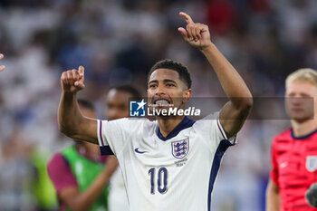 2024-06-30 - Jude Bellingham of England celebrates during the UEFA Euro 2024, Round of 16 football match between England and Slovakia on 30 June 2024 at Veltins-Arena in Gelsenkirchen, Germany - FOOTBALL - EURO 2024 - 1/8 - ENGLAND V SLOVAKIA - UEFA EUROPEAN - SOCCER