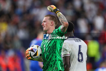 2024-06-30 - England goalkeeper Jordan Pickford celebrates during the UEFA Euro 2024, Round of 16 football match between England and Slovakia on 30 June 2024 at Veltins-Arena in Gelsenkirchen, Germany - FOOTBALL - EURO 2024 - 1/8 - ENGLAND V SLOVAKIA - UEFA EUROPEAN - SOCCER