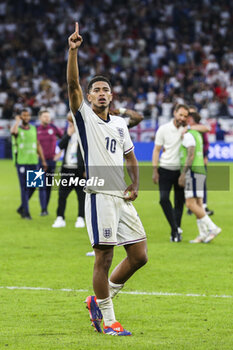 2024-06-30 - England midfielder Jude Bellingham celebrates winning during the UEFA Euro 2024, Round of 16 football match between England and Slovakia on 30 June 2024 at Veltins-Arena in Gelsenkirchen, Germany - FOOTBALL - EURO 2024 - 1/8 - ENGLAND V SLOVAKIA - UEFA EUROPEAN - SOCCER