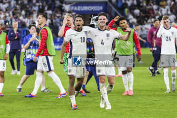 2024-06-30 - England midfielder Jude Bellingham and England midfielder Declan Rice celebrate winning during the UEFA Euro 2024, Round of 16 football match between England and Slovakia on 30 June 2024 at Veltins-Arena in Gelsenkirchen, Germany - FOOTBALL - EURO 2024 - 1/8 - ENGLAND V SLOVAKIA - UEFA EUROPEAN - SOCCER