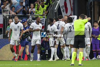 2024-06-30 - England forward Harry Kane scores a goal 2-1 and celebrates during the UEFA Euro 2024, Round of 16 football match between England and Slovakia on 30 June 2024 at Veltins-Arena in Gelsenkirchen, Germany - FOOTBALL - EURO 2024 - 1/8 - ENGLAND V SLOVAKIA - UEFA EUROPEAN - SOCCER