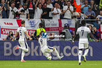 2024-06-30 - England forward Harry Kane scores a goal 2-1 and celebrates during the UEFA Euro 2024, Round of 16 football match between England and Slovakia on 30 June 2024 at Veltins-Arena in Gelsenkirchen, Germany - FOOTBALL - EURO 2024 - 1/8 - ENGLAND V SLOVAKIA - UEFA EUROPEAN - SOCCER