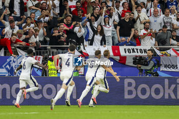 2024-06-30 - England forward Harry Kane scores a goal 2-1 and celebrates during the UEFA Euro 2024, Round of 16 football match between England and Slovakia on 30 June 2024 at Veltins-Arena in Gelsenkirchen, Germany - FOOTBALL - EURO 2024 - 1/8 - ENGLAND V SLOVAKIA - UEFA EUROPEAN - SOCCER