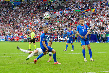 2024-07-01 - Harry Kane of England during the UEFA Euro 2024, Round of 16 football match between England and Slovakia on 30 June 2024 at Veltins-Arena in Gelsenkirchen, Germany - FOOTBALL - EURO 2024 - 1/8 - ENGLAND V SLOVAKIA - UEFA EUROPEAN - SOCCER