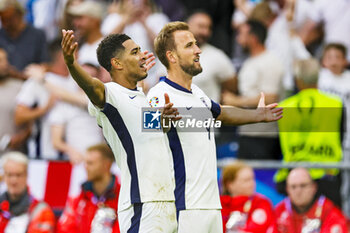 2024-07-01 - Jude Bellingham of England scores the equaliser and celebrates 1-1 during the UEFA Euro 2024, Round of 16 football match between England and Slovakia on 30 June 2024 at Veltins-Arena in Gelsenkirchen, Germany - FOOTBALL - EURO 2024 - 1/8 - ENGLAND V SLOVAKIA - UEFA EUROPEAN - SOCCER