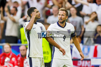 2024-07-01 - Jude Bellingham of England scores the equaliser and celebrates 1-1 during the UEFA Euro 2024, Round of 16 football match between England and Slovakia on 30 June 2024 at Veltins-Arena in Gelsenkirchen, Germany - FOOTBALL - EURO 2024 - 1/8 - ENGLAND V SLOVAKIA - UEFA EUROPEAN - SOCCER