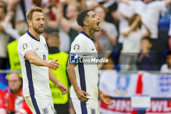 2024-07-01 - Jude Bellingham of England scores the equaliser and celebrates 1-1 during the UEFA Euro 2024, Round of 16 football match between England and Slovakia on 30 June 2024 at Veltins-Arena in Gelsenkirchen, Germany - FOOTBALL - EURO 2024 - 1/8 - ENGLAND V SLOVAKIA - UEFA EUROPEAN - SOCCER