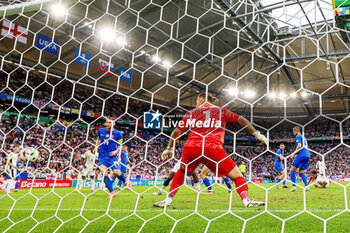 2024-07-01 - Jude Bellingham of England scores a goal 1-1 during the UEFA Euro 2024, Round of 16 football match between England and Slovakia on 30 June 2024 at Veltins-Arena in Gelsenkirchen, Germany - FOOTBALL - EURO 2024 - 1/8 - ENGLAND V SLOVAKIA - UEFA EUROPEAN - SOCCER