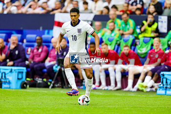 2024-07-01 - Jude Bellingham of England during the UEFA Euro 2024, Round of 16 football match between England and Slovakia on 30 June 2024 at Veltins-Arena in Gelsenkirchen, Germany - FOOTBALL - EURO 2024 - 1/8 - ENGLAND V SLOVAKIA - UEFA EUROPEAN - SOCCER