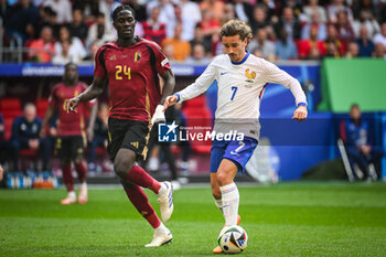 2024-07-01 - Amadou ONANA of Belgium and Antoine GRIEZMANN of France during the UEFA Euro 2024, Round of 16 football match between France and Belgium on 1 July 2024 at Merkur Spiel-Arena in Dusseldorf, Germany - FOOTBALL - EURO 2024 - 1/8 - FRANCE V BELGIUM - UEFA EUROPEAN - SOCCER