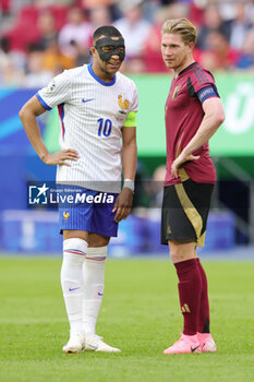 2024-07-01 - Kylian Mbappe of France and Kevin De Bruyne of Belgium during the UEFA Euro 2024, Round of 16 football match between France and Belgium on 1 July 2024 at Merkur Spiel-Arena in Dusseldorf, Germany - FOOTBALL - EURO 2024 - 1/8 - FRANCE V BELGIUM - UEFA EUROPEAN - SOCCER